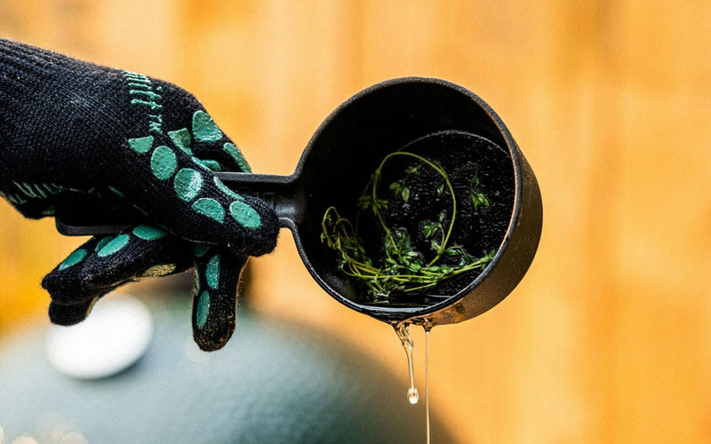 Big Green Egg Cast Iron Saucepot with Basting Brush Big Green Egg