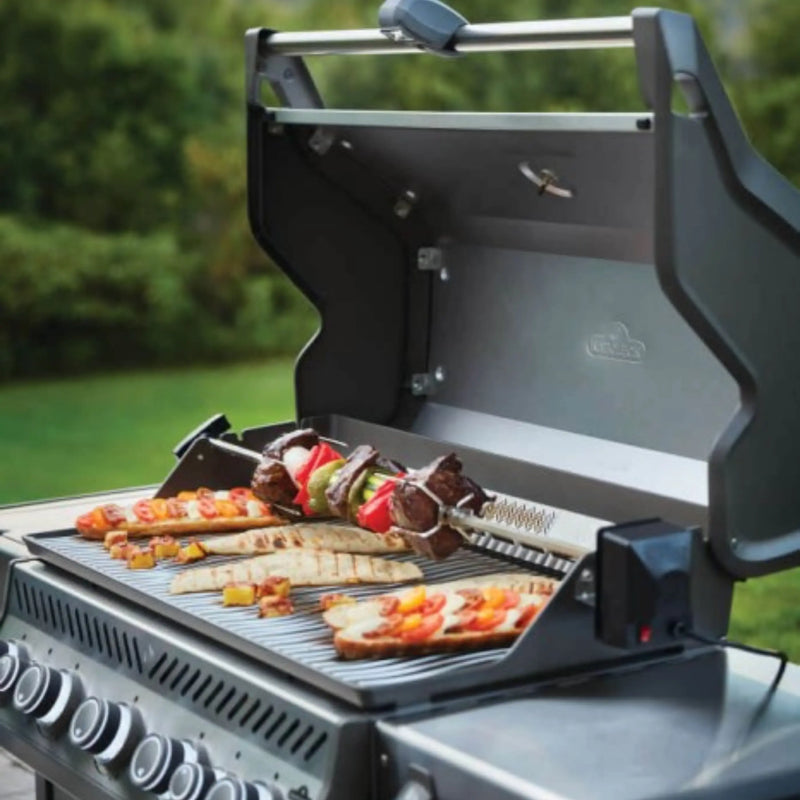 Napoleon Rogue SE 625 Propane Gas BBQ RSE625RSIBPSS-1 | Free Cover + Meat Lovers Kit Napoleon Grills